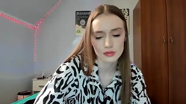 tinyglow online show from February 15, 2026, 4:03 pm