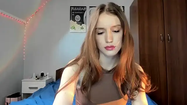 tinyglow online show from March 18, 2026, 8:12 pm