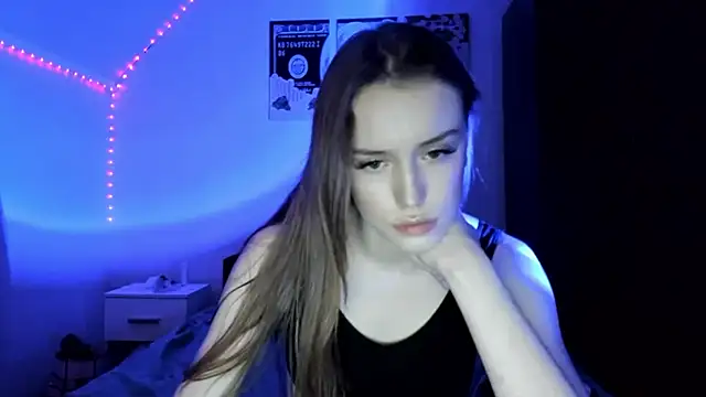 tinyglow online show from March 24, 2026, 10:15 pm