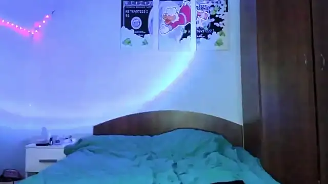 tinyglow online show from April 12, 2026, 8:25 pm