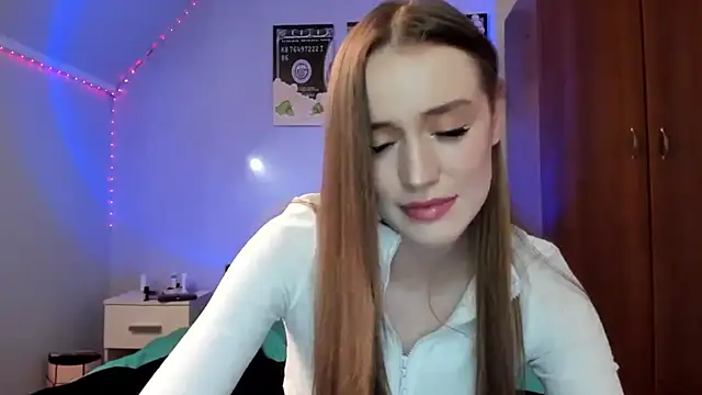 tinyglow online show from April 22, 2026, 9:27 pm