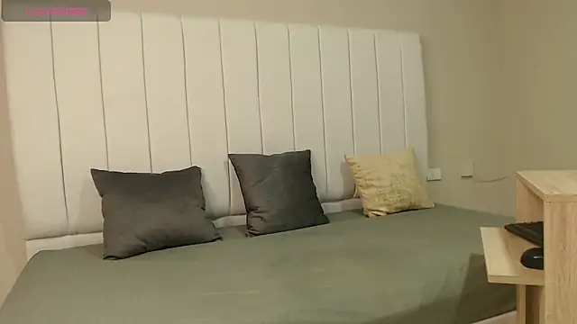 alice will1 online show from November 26, 2025, 1:12 pm