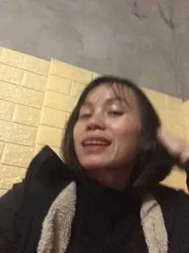 Trangbabylove online show from March 9, 2026, 4:11 pm