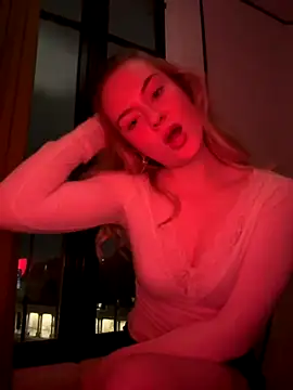 Josefinswe online show from November 14, 2025, 8:07 pm