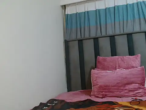 SlimEbonydoll online show from November 28, 2025, 12:30 pm