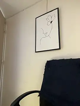 LaraDanverss online show from April 7, 2026, 9:04 pm