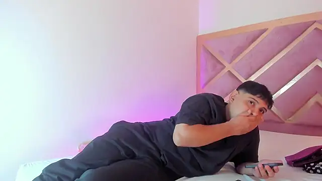 myke and mia online show from December 3, 2025, 2:15 pm