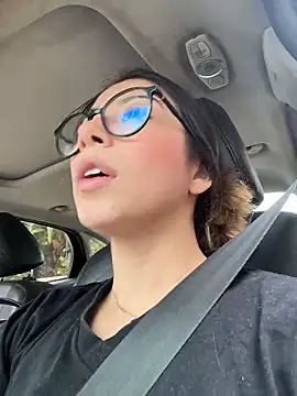 Caitlinn catt online show from December 5, 2025, 7:43 pm