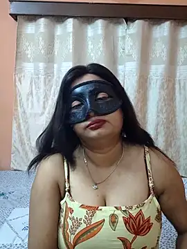 Cute-richa1 online show from April 20, 2026, 6:09 pm