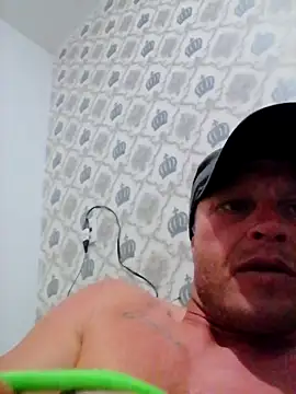 Snapshot of patraick chatting on December 20, 2025, 12:18 am patraick online show from December 20, 2025, 12:18 am