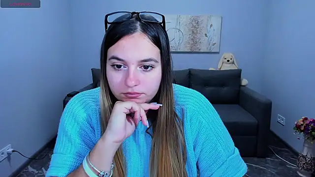 Maria Bond online show from December 4, 2025, 6:44 am