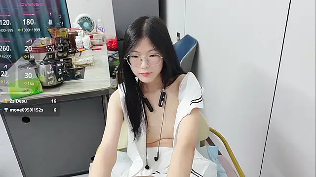 xlin-baby online show from April 27, 2026, 4:49 pm
