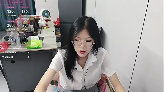 xlin-baby online show from May 11, 2026, 2:23 pm