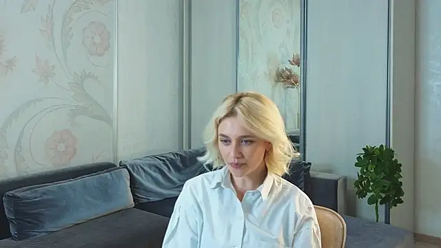 DesireFrost online show from November 20, 2025, 9:31 am