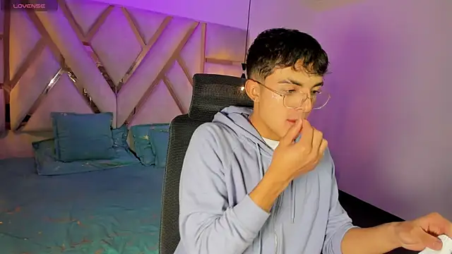 sayronvg online show from December 5, 2025, 11:52 am