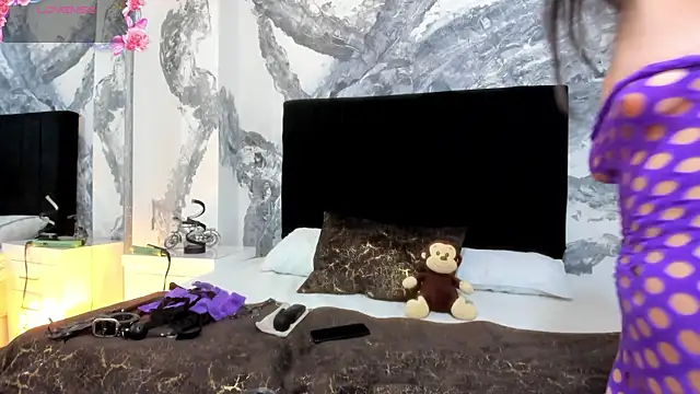 VictoriaSaenz1  online show from December 4, 2025, 6:01 am