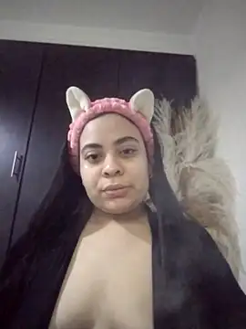 Monserrat J online show from December 3, 2025, 7:05 am