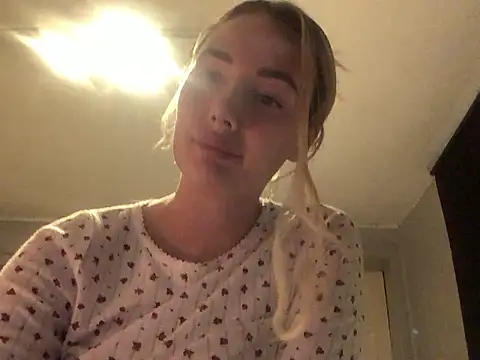 xoxohan11 online show from February 9, 2026, 8:57 pm