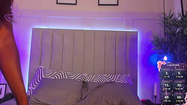 Snapshot of CandyVega_ chatting on December 4, 2025, 7:55 pm CandyVega online show from December 4, 2025, 7:55 pm