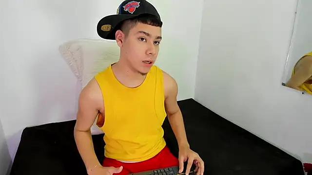 Lucastorrez01 online show from March 6, 2026, 11:45 pm