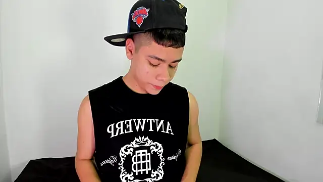 Lucastorrez01 online show from March 17, 2026, 7:39 pm