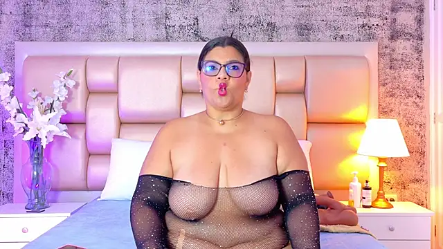 SelennaCooper online show from February 5, 2026, 11:48 am