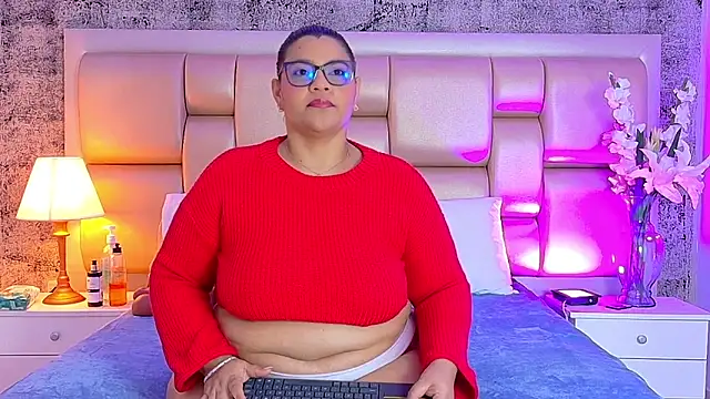 SelennaCooper online show from April 21, 2026, 11:49 am