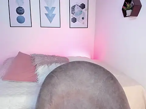 HannaRose   online show from December 4, 2025, 11:30 am