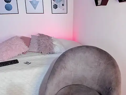 HannaRose   online show from December 5, 2025, 10:57 am