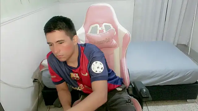 dannyt hot online show from December 5, 2025, 1:52 pm