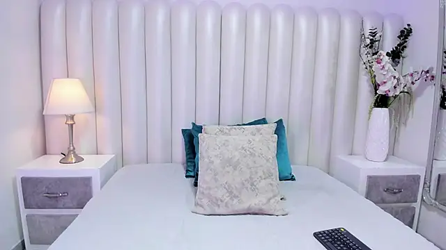 MiaWelkin  online show from November 26, 2025, 10:49 am