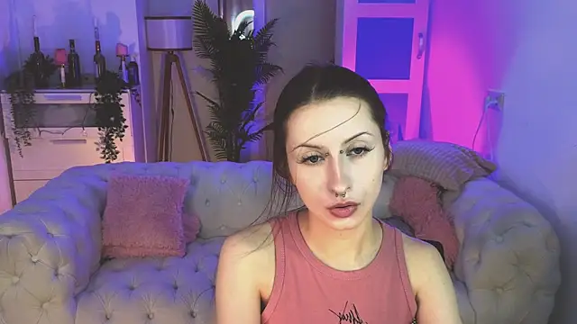 AliceWallflower online show from November 23, 2025, 12:49 pm