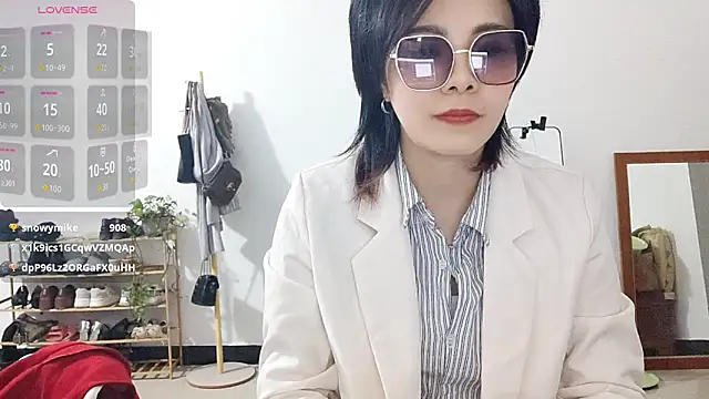 adele8731 online show from December 3, 2025, 12:47 pm