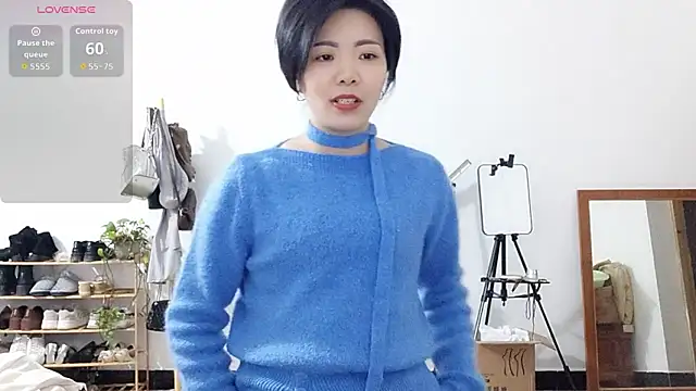 adele8731 online show from December 4, 2025, 1:53 pm