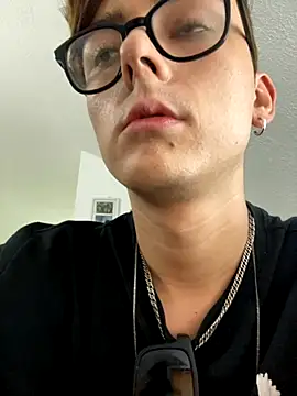 Boyfriend-Hot online show from November 24, 2025, 4:01 am