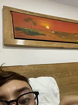 Boyfriend-Hot online show from December 3, 2025, 1:24 am