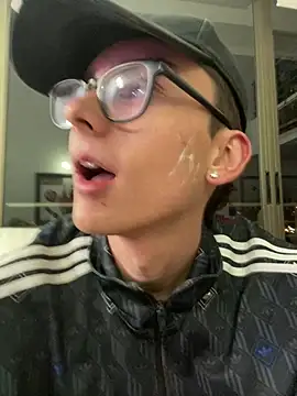 Boyfriend-Hot online show from February 15, 2026, 4:42 am