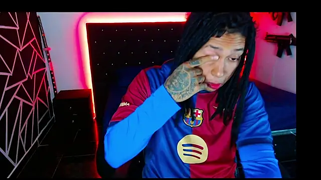 Snapshot of Zero-X9 chatting on November 22, 2025, 1:04 am Zero-X9 online show from November 22, 2025, 1:04 am