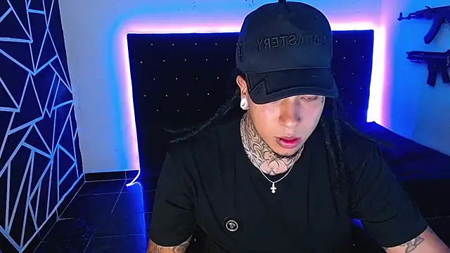 Snapshot of Zero-X9 chatting on March 5, 2026, 8:27 pm Zero-X9 online show from March 5, 2026, 8:27 pm