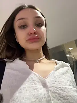 ErikaMuse online show from November 25, 2025, 9:20 am