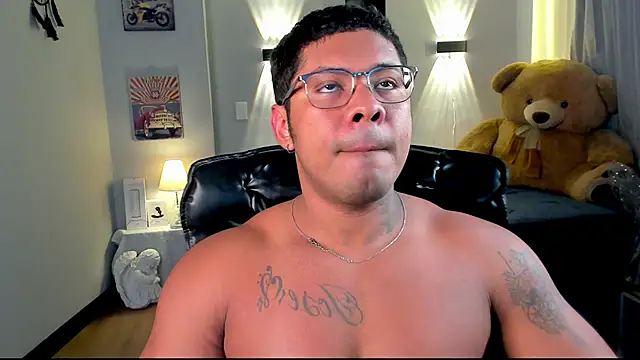 LEONHDZ online show from November 30, 2025, 8:46 pm