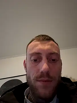 helloo1991 online show from November 30, 2025, 7:34 am