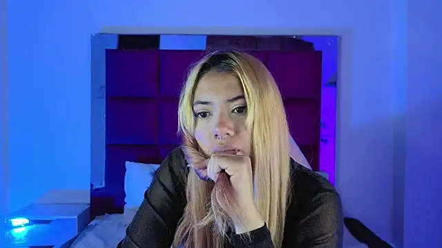 KloeeCavallier online show from March 5, 2026, 12:34 pm