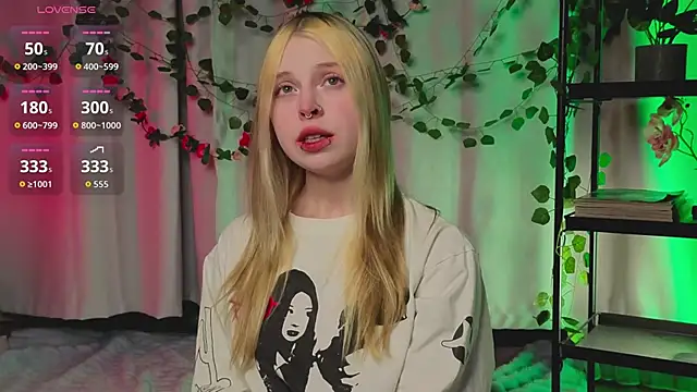 ElvenQueen online show from February 15, 2026, 3:09 pm