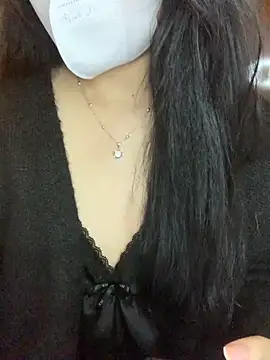 Hanni 22 online show from December 2, 2025, 2:34 pm