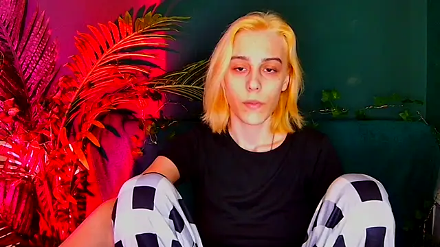 Snapshot of MiilaGlow chatting on December 19, 2025, 2:13 pm MiilaGlow online show from December 19, 2025, 2:13 pm