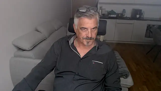 Buidapest online show from January 8, 2026, 2:36 am