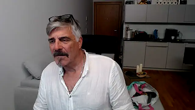 Buidapest online show from January 16, 2026, 10:58 pm