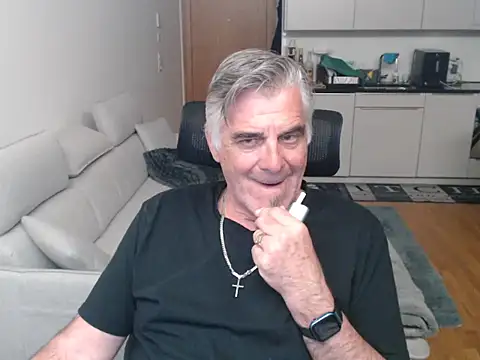 Buidapest online show from April 28, 2026, 1:04 am