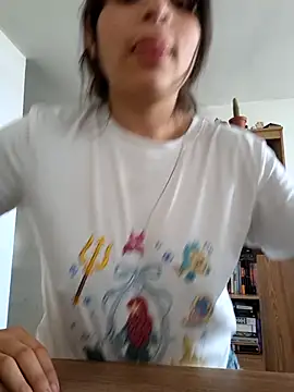 Snapshot of Emyii_ chatting on July 22, 2026, 2:31 pm Emyii online show from July 22, 2026, 2:31 pm